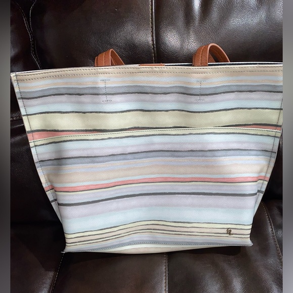 Elliot Lucca - Picture 3 of 7